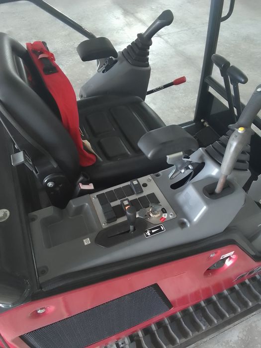 Mini giratória escavadora Yanmar 1600kg, 2023