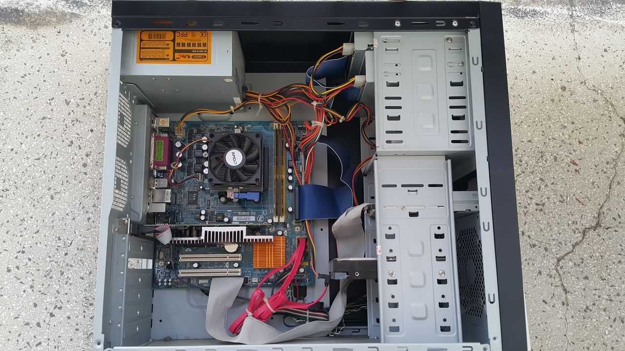 Komputerek z monitorem Athlon 4gb 120gb DVDrw