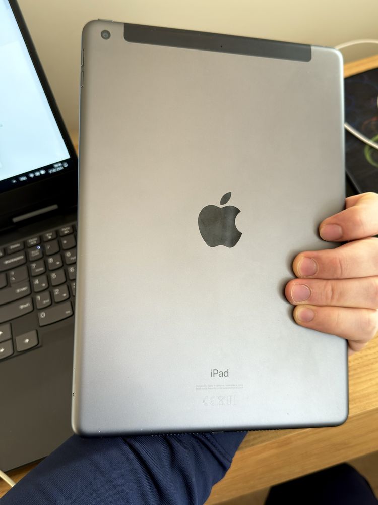 Ipad 32GB + LTE (A2429) + клавиатура logitech Combotouch