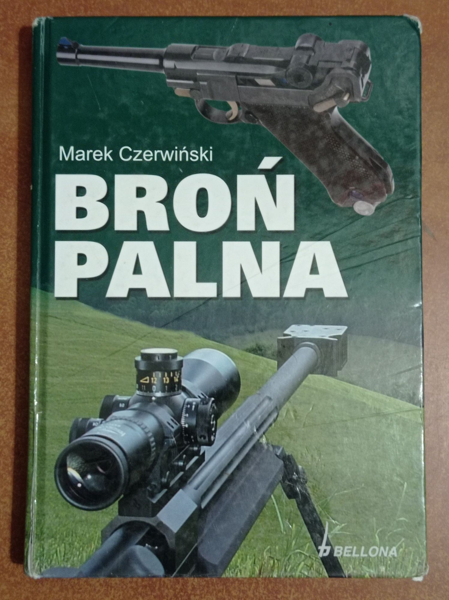4 książki Historia hazardu Encyklopedia sztuk walki Broń palna Whisky