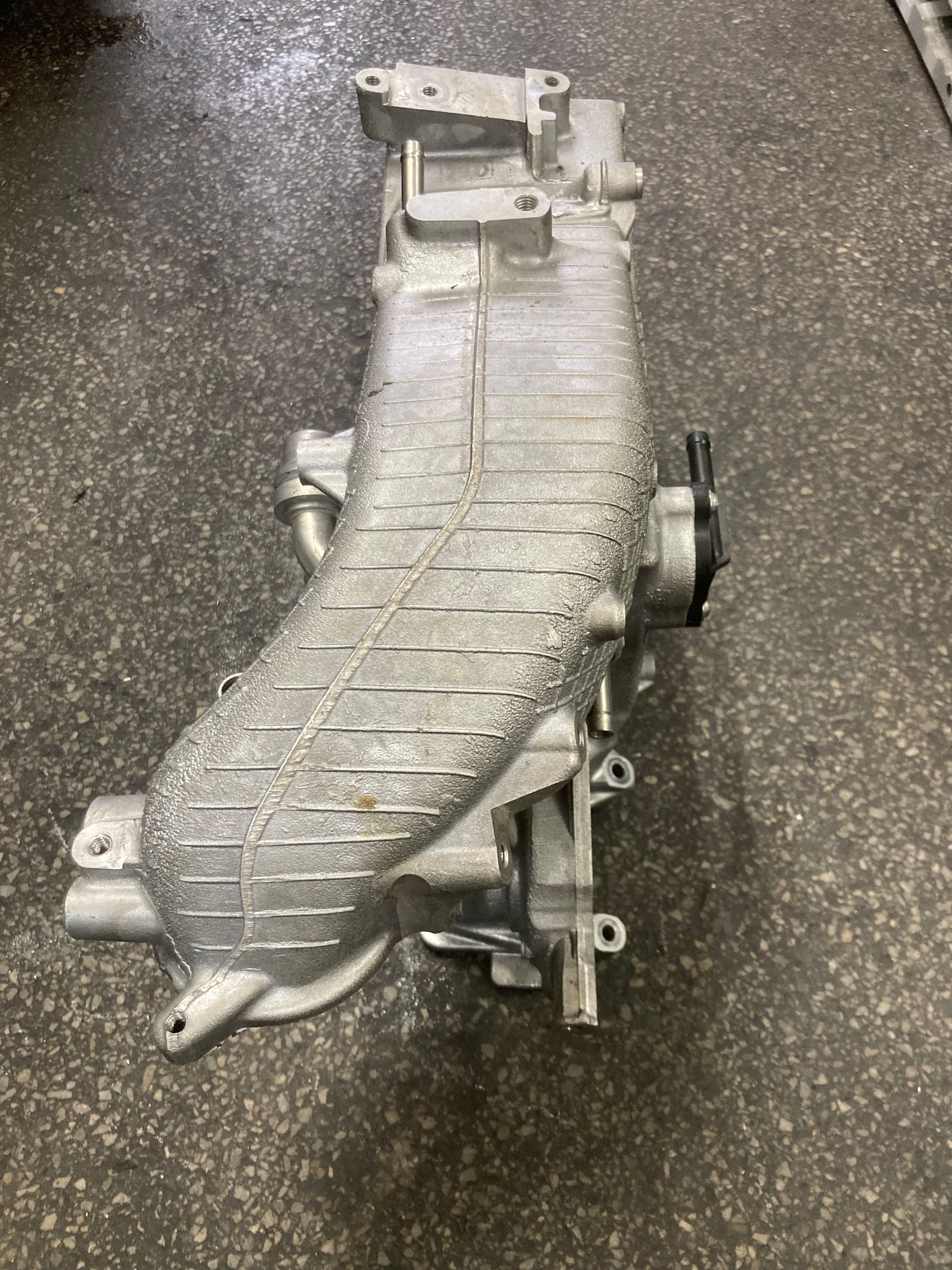 Впускний Колектор AUDI A6 2.0/2020р