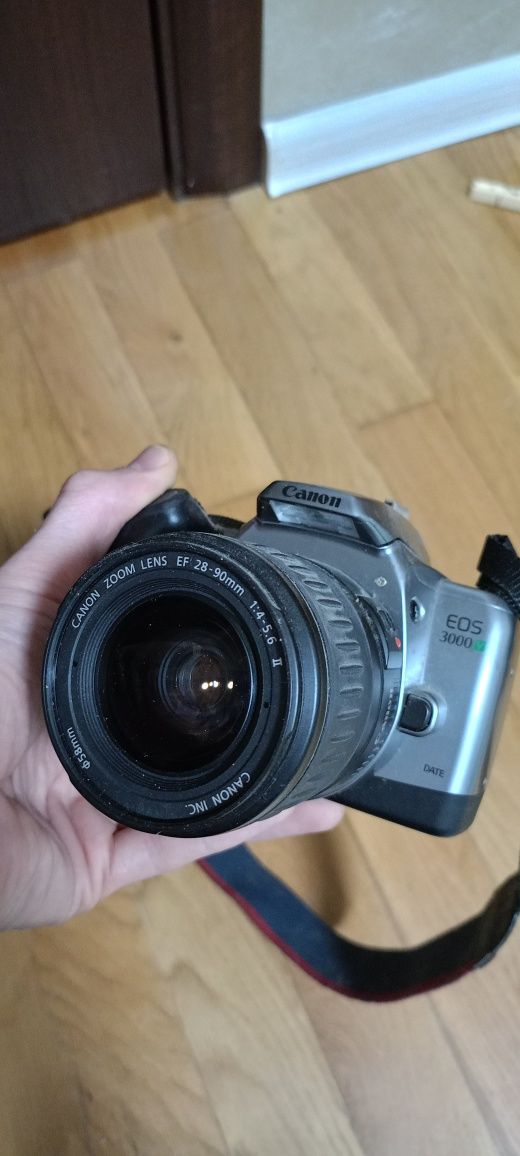 Продам дзеркальнийфотоапарат Canon EOS 300V