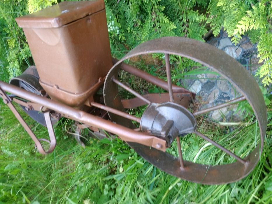 Ozdoba ogrodowa siewnik