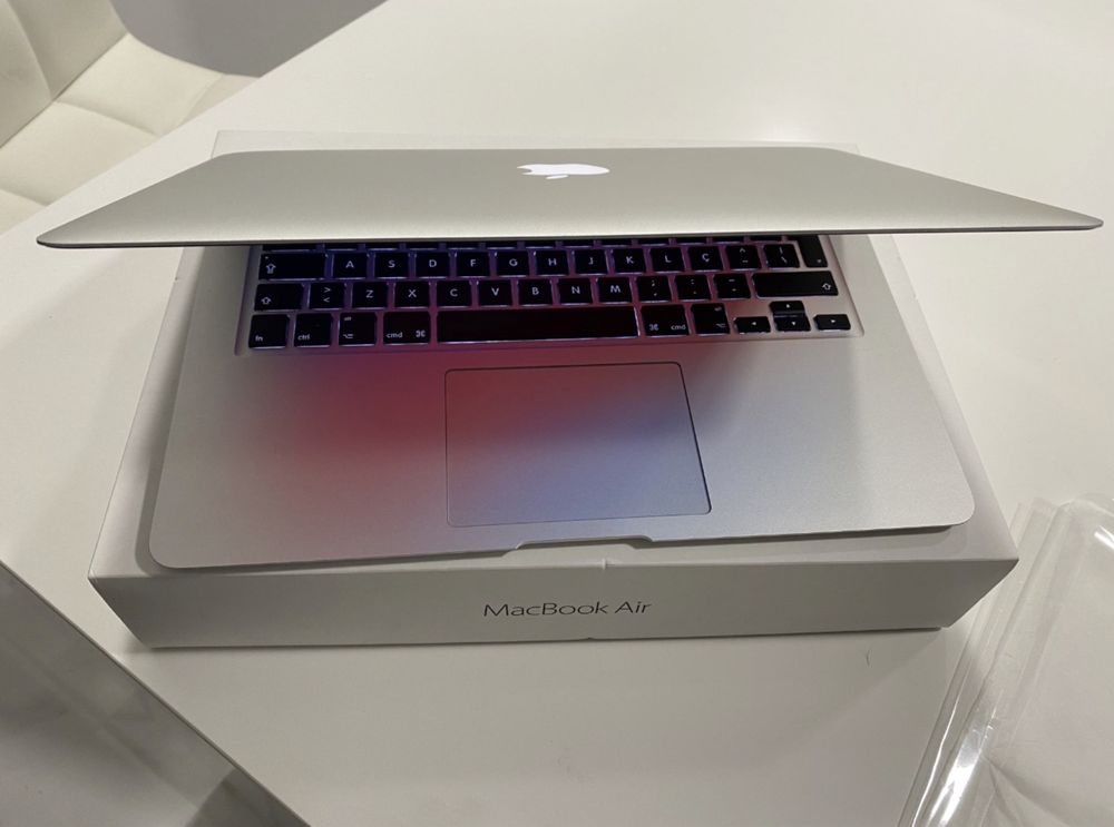 MacBook Air 13” ( i7/8gb/256gb)