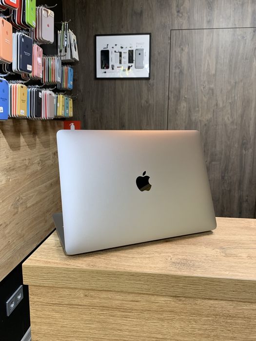 Ноутбук MacBook Air 13 2020 M1 8/256Gb Space Gray 86% Магазин Гарантія