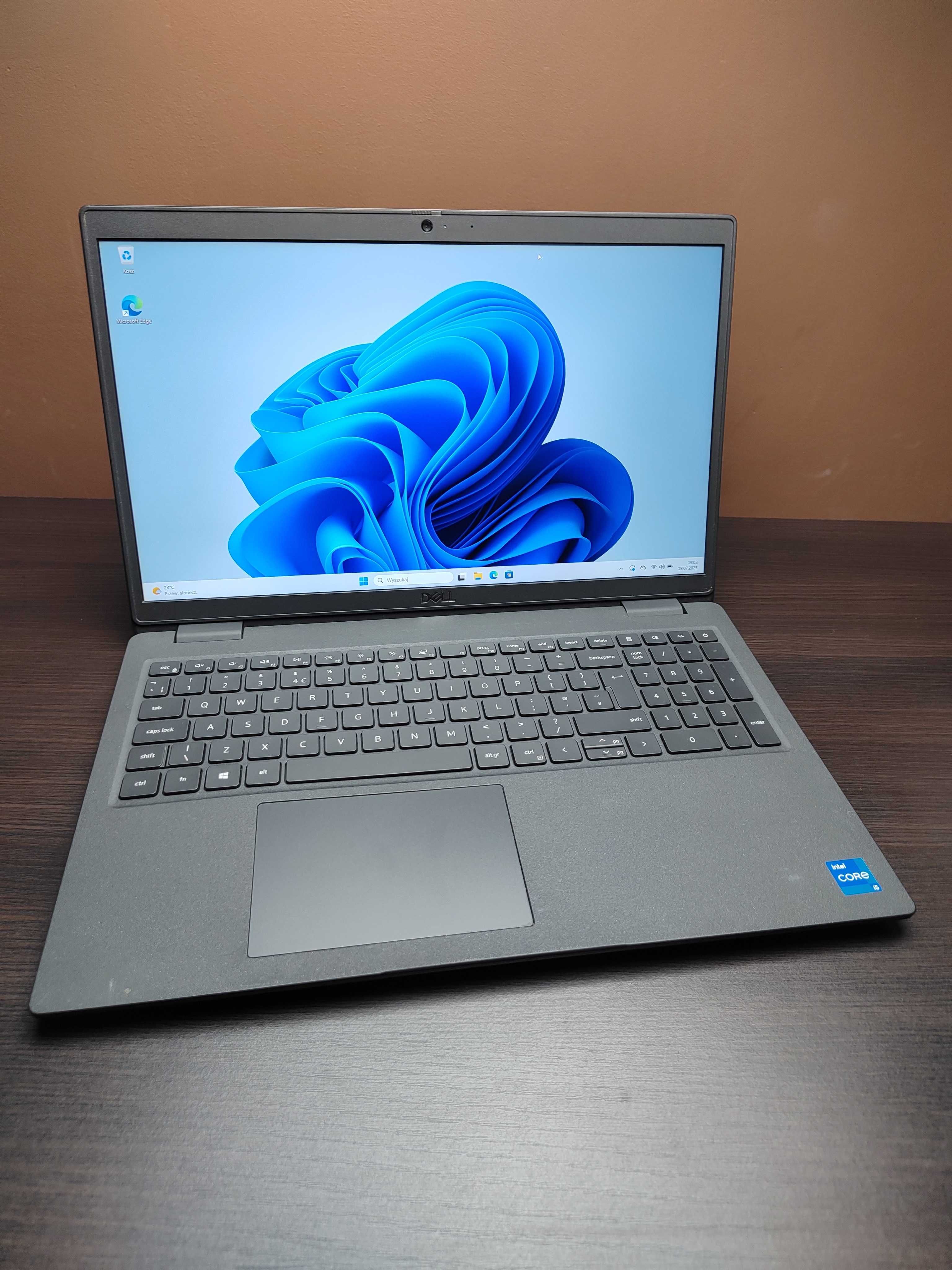 LAPTOP | Dell Latitude 3520 | 15,6" FHD | i5-11GEN | 32GB RAM | 512SSD