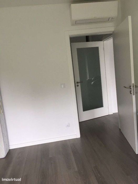 T1 arrendar perto Palacio do Gelo Com garagem