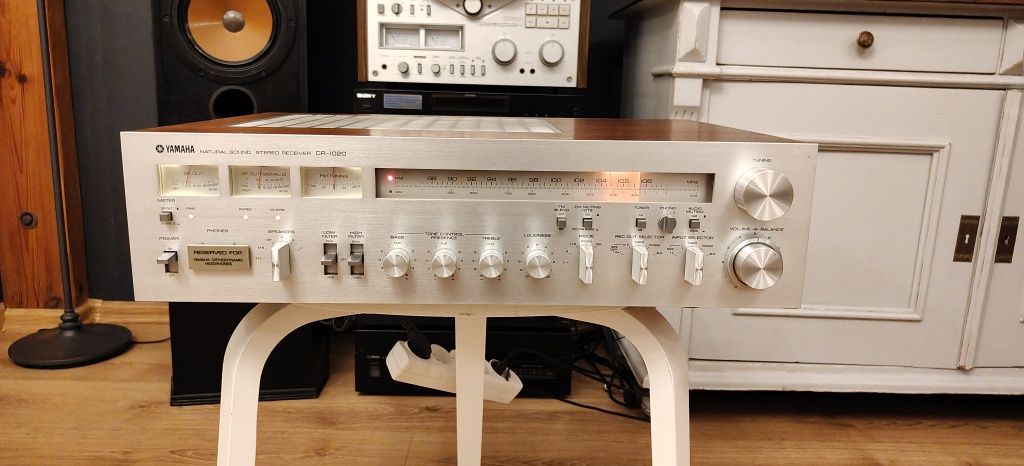 Amplituner YAMAHA CR -1020. Vintage