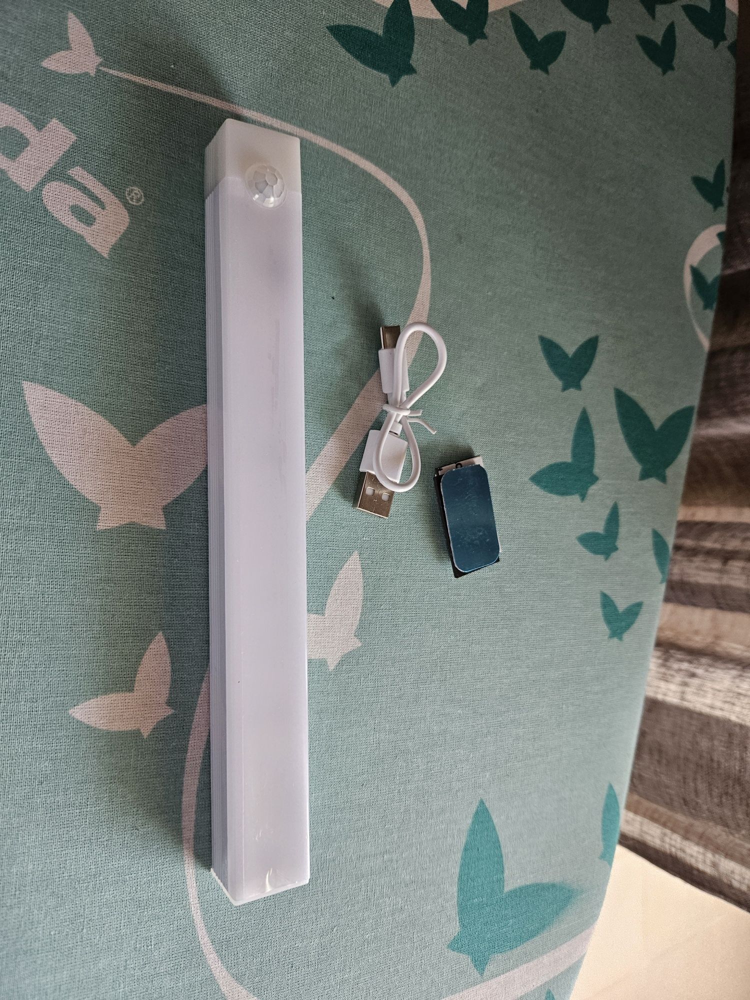 Lampka LED z czujnikiem ruchu, nowa, 20 cm,  usb, do szafy szuflady