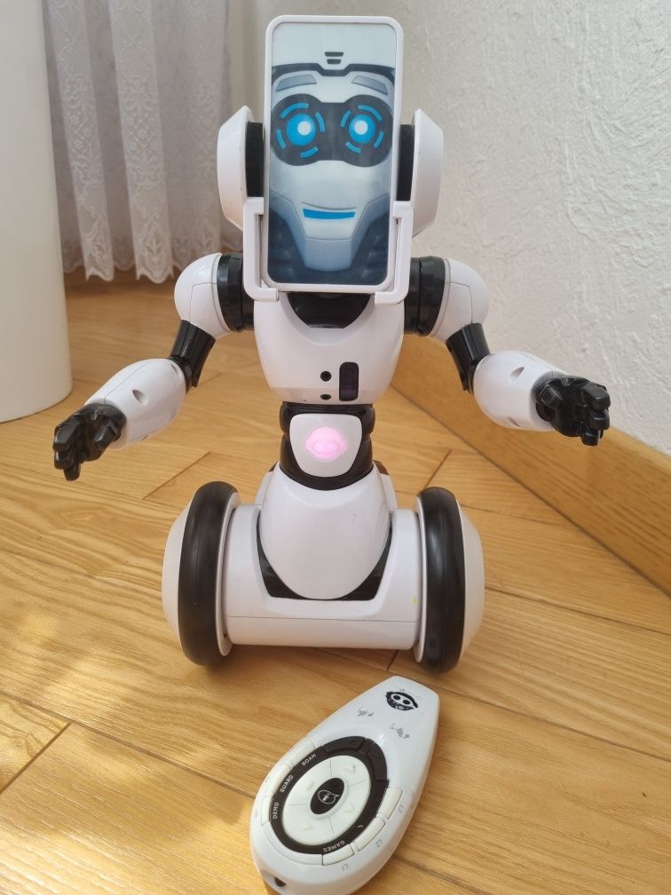 Робот-iPhone RoboMe