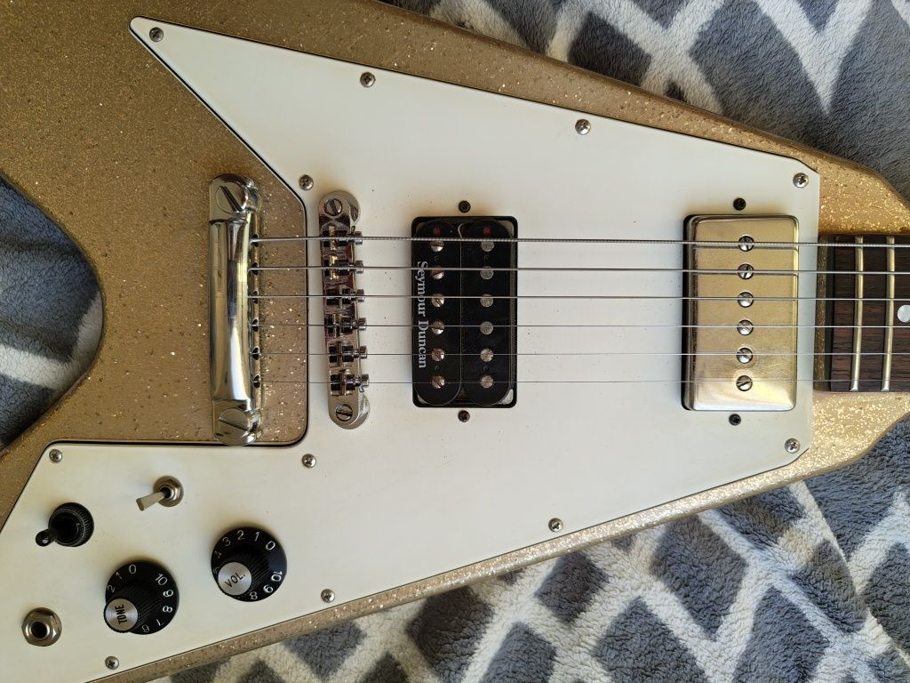 Flying V - Burny LV-115KK