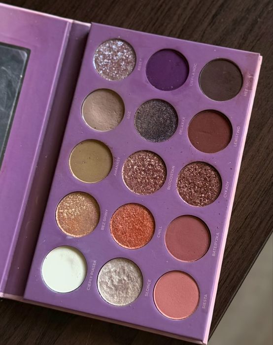 Glam Shop paleta cieni cienie do powiek błyszczące nude resort