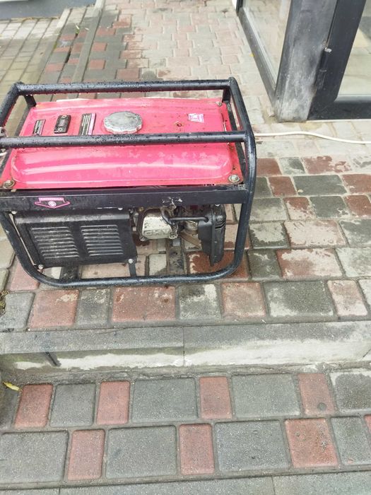 Бензиновый генератор 3.3