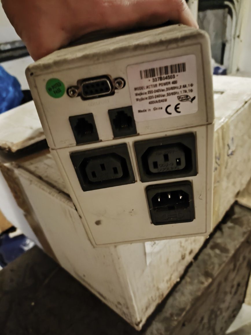 UPS. 400V/A 240W