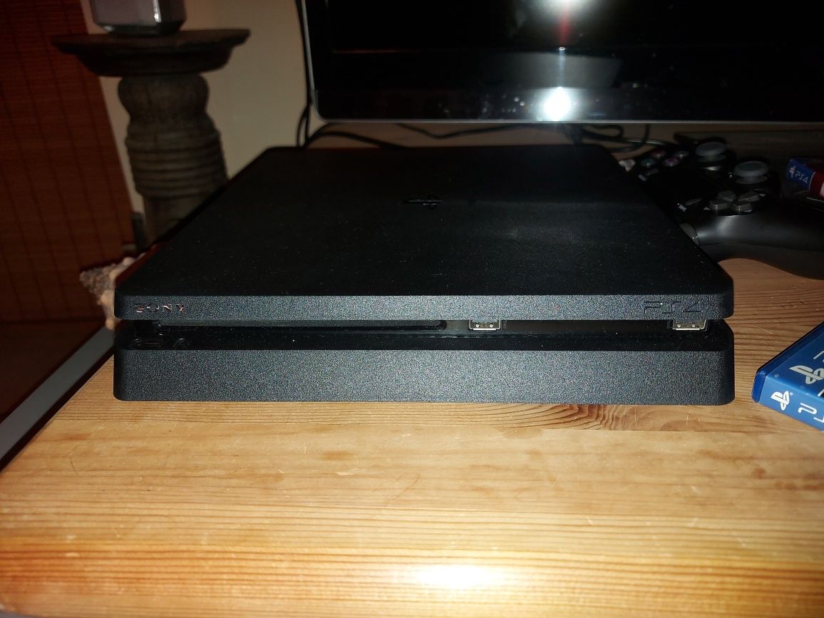 Playstation 4 slim