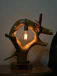 Drewniana lampa stołowa