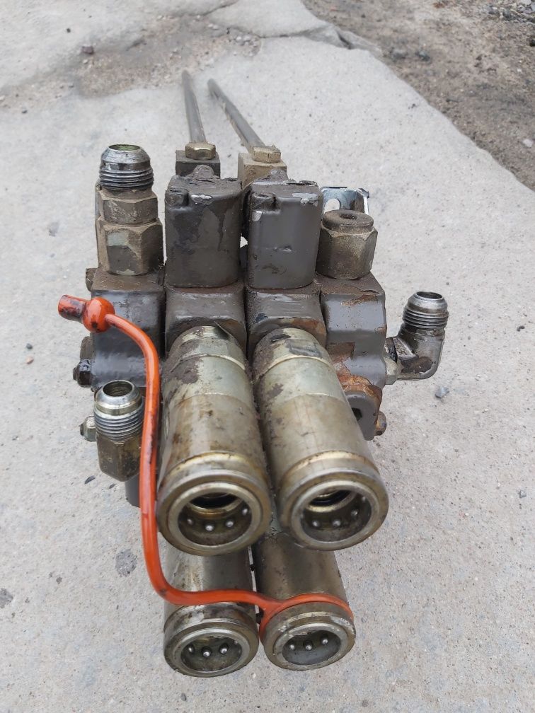 Rozdzielacz hydrauliczny 2 sekcyjny wtyczki euro  Renault ergos