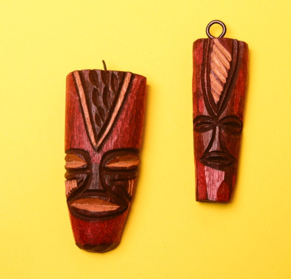 Par de Esculturas máscaras africanas em madeira (+opções nas fotos)
