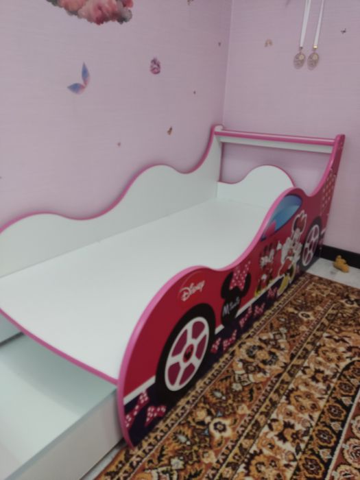 Дитяче ліжко для дівчинки