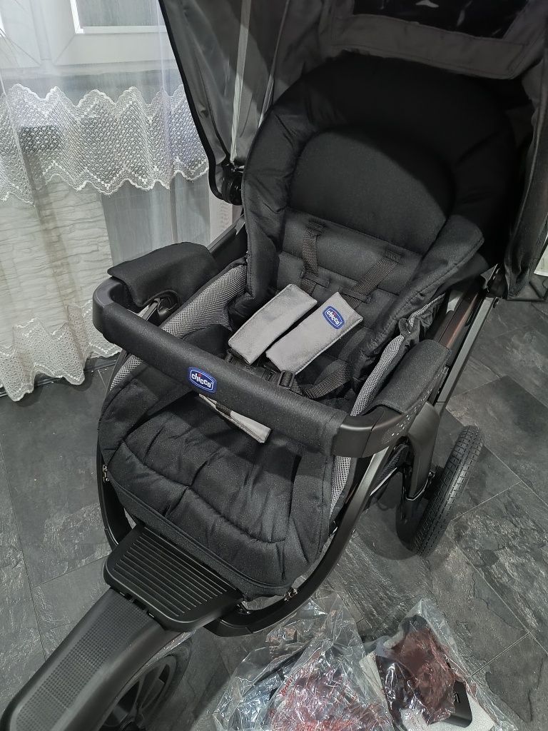 Nowy wózek Chicco activ3