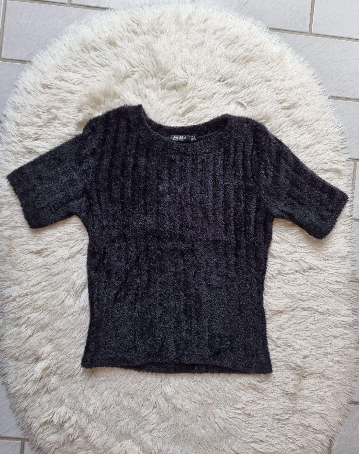 Czarna sweterkowa bluzka Bershka rozmiar S