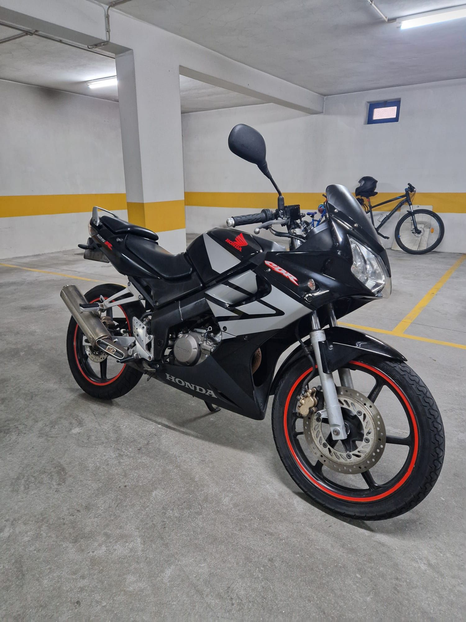 Vendo Honda CB 125 R