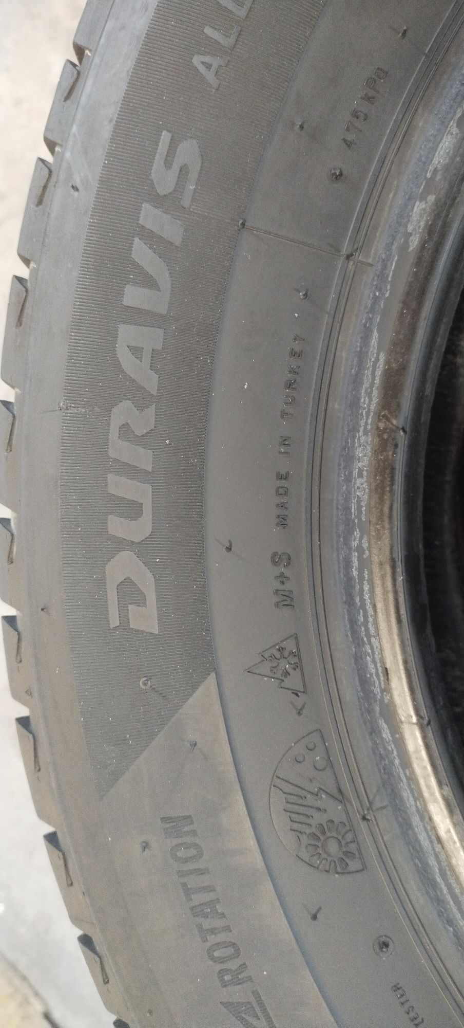 Продам зимние скаты 215/65R16C BRIDGESTONE