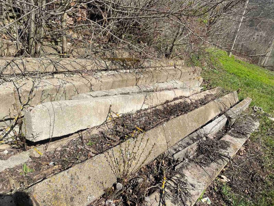 Бетонні стовби армовані 4,20 м.