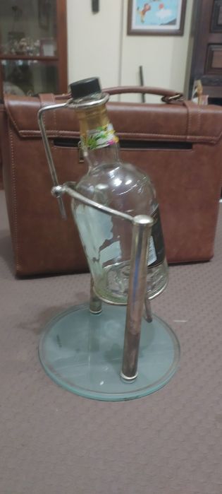 Suporte de garrafas para bar em vidro e metal