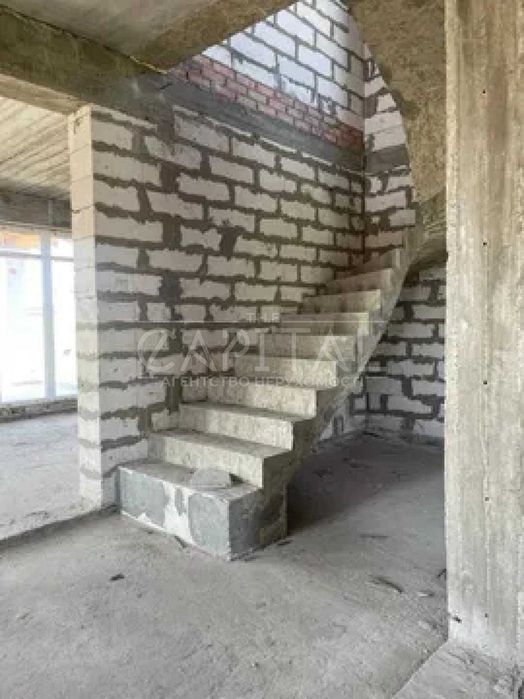 Продаж будинку КМ Міжріччя 195 кв.м. без ремонту