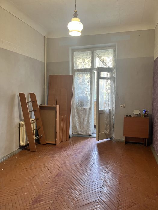 Продам комнату 14м2 с балконом метро ХТЗ 5-7 минут пешком