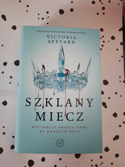 Szklany miecz - Victoria Aveyard