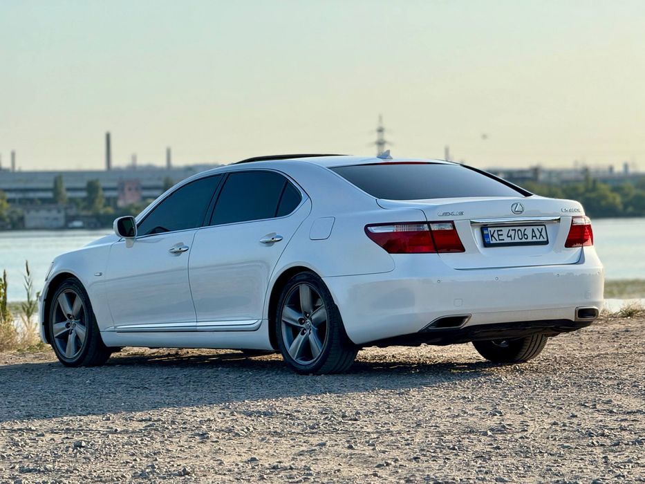 Lexus LS ottoman