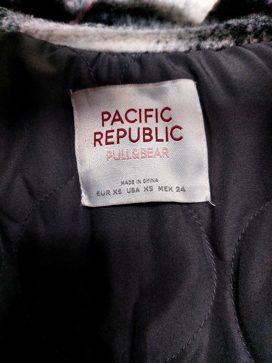 Damska kurtka/płaszcz wiosenny w kratkę - Pull and bear