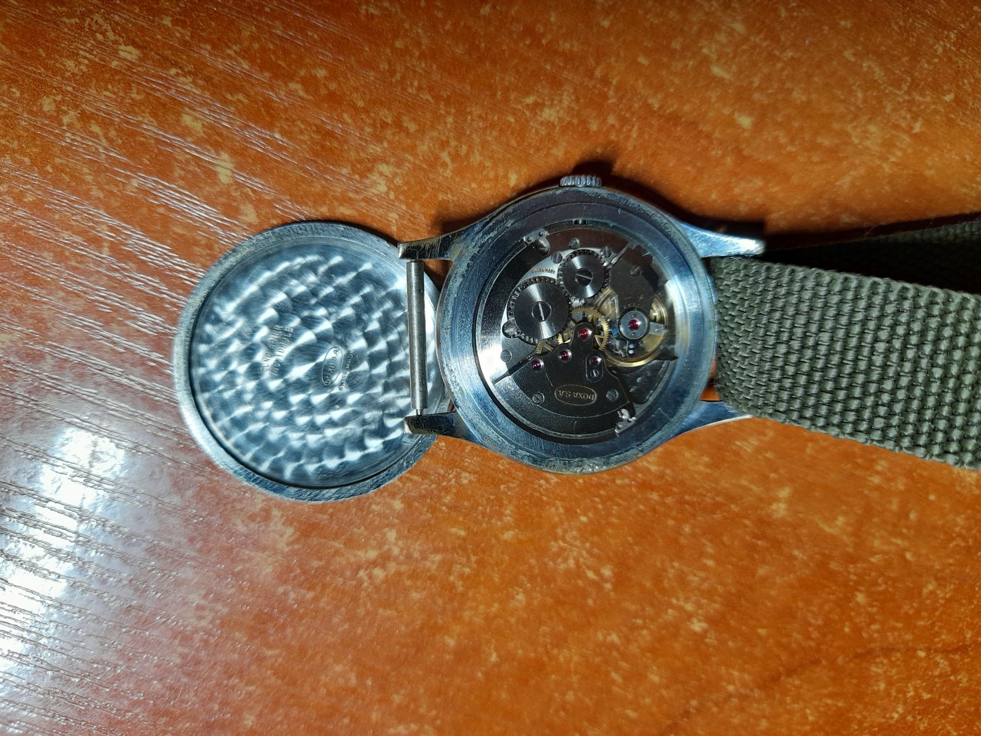 Zegarek Doxa anti-magnetic.
