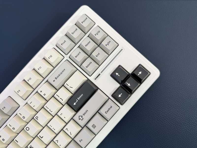Механічна бездротова клавіатура YUNZII - YZ87 Milk Switch rgb Hotswap