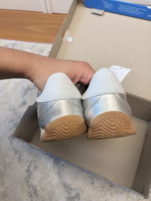 Adidas pele prateadas 38