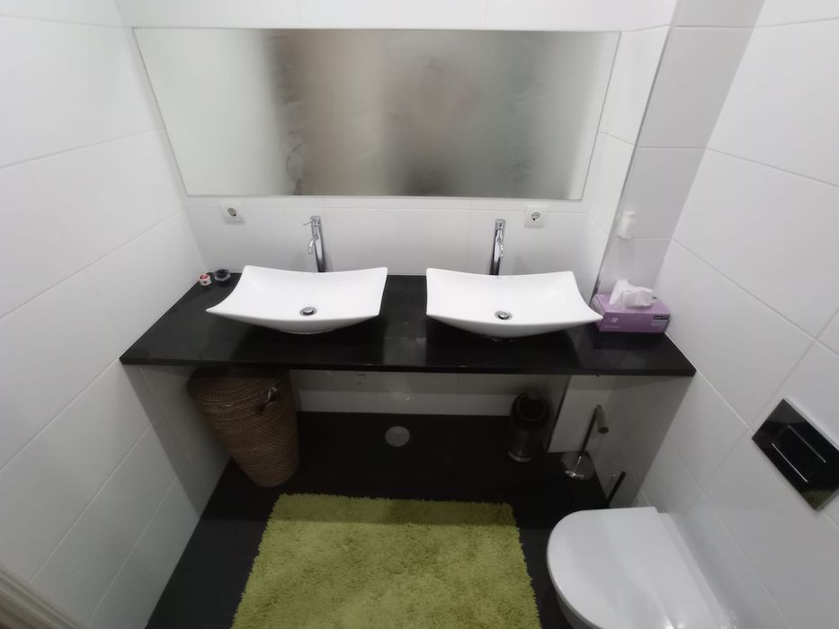 Quarto de casal com varanda disponível em Sto Ovídio - Vila Nova de Ga