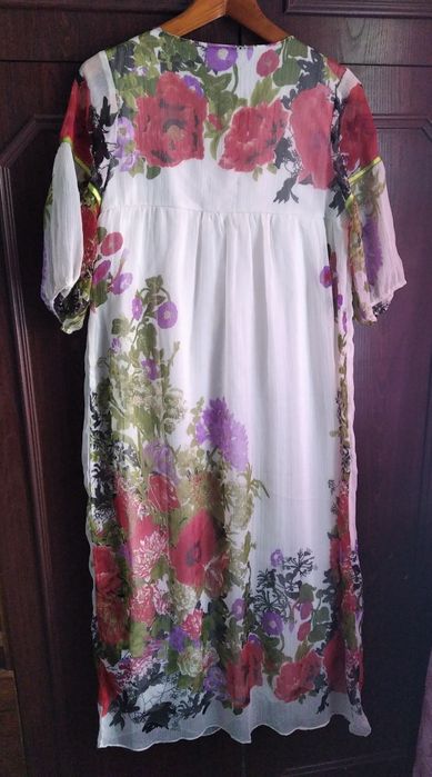 Сукня з українським малюнком