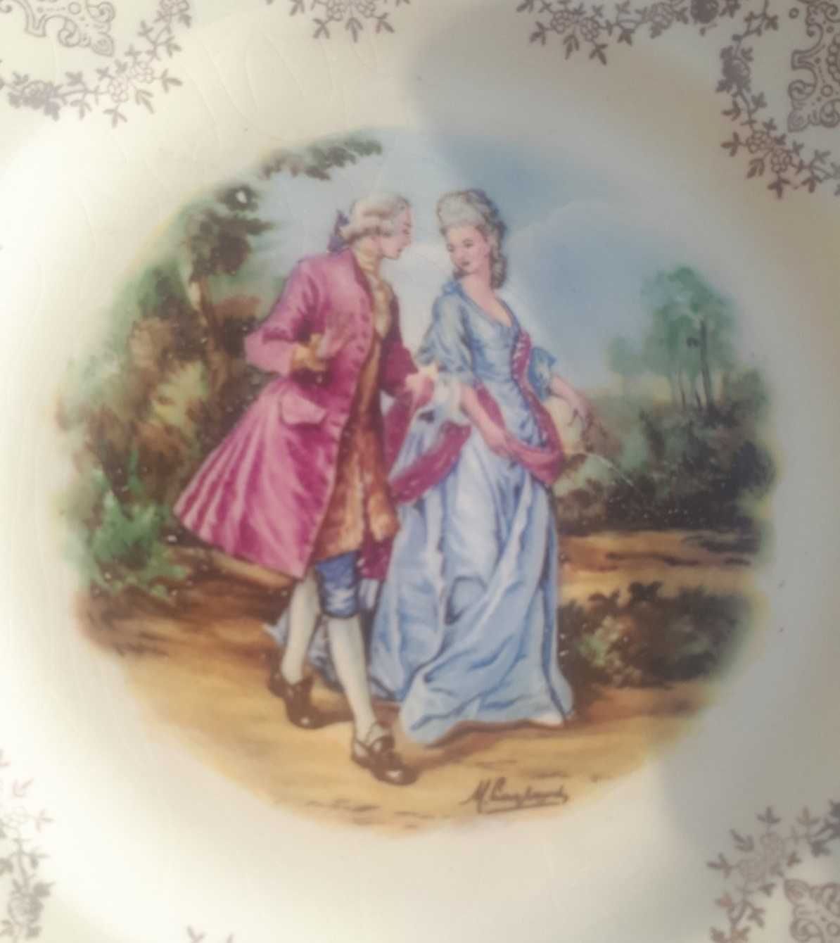Старенькая декоративная (настенная) тарелка