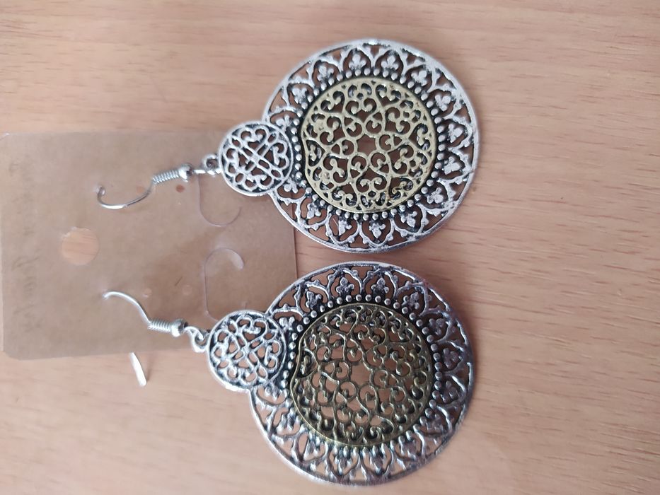Brincos prateados e dourados rendilhados NOVOS