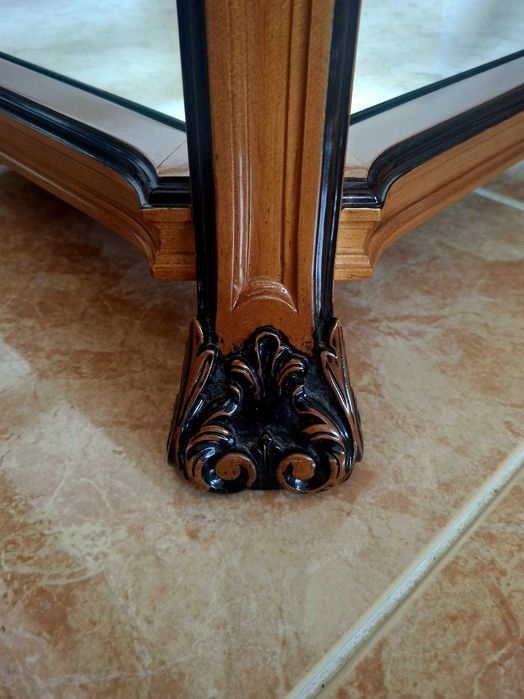 Mesa de centro em madeira maciça – Estilo Clássico