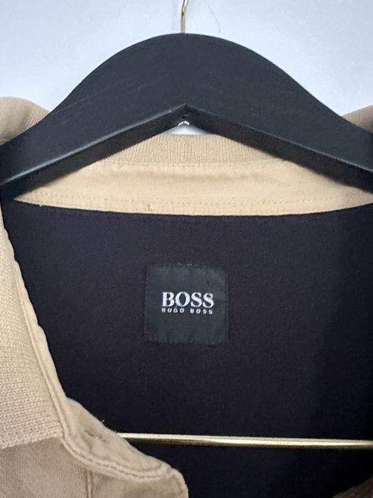 Boss Hugo Boss sweterek sweter bluzka bluza beżowa z kołnierzykiem