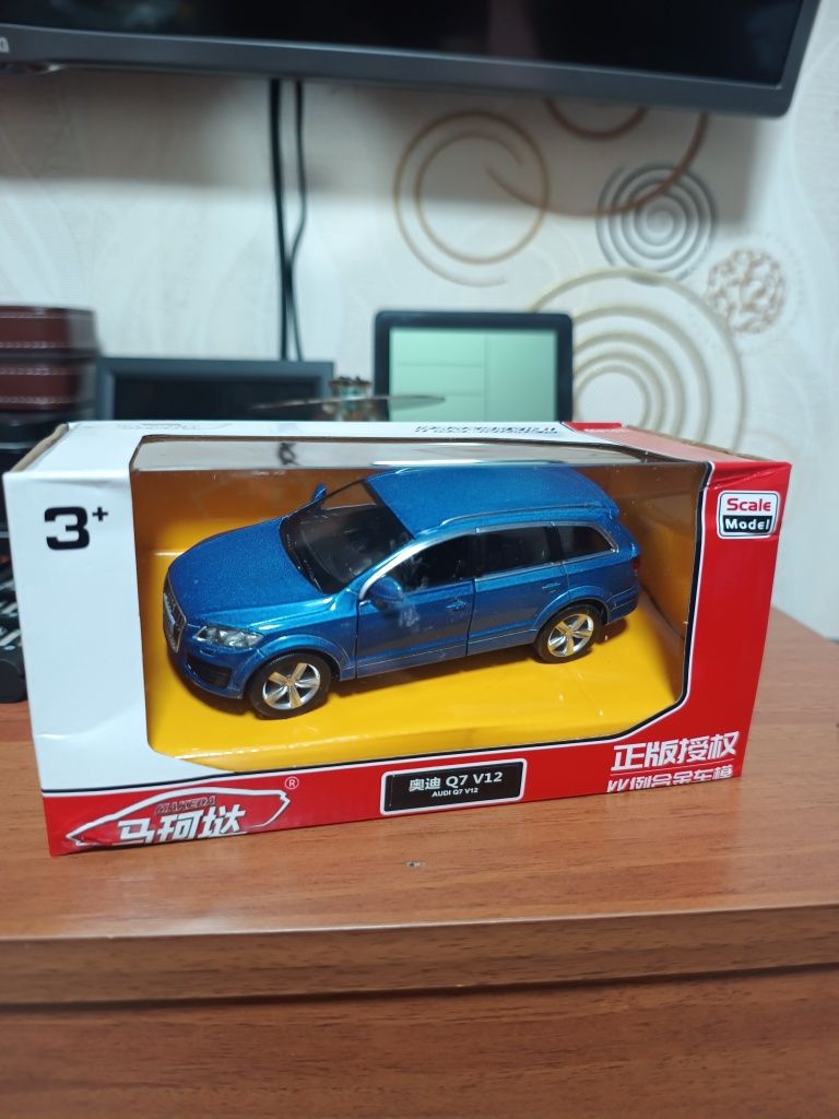 Моделька Audi Q7