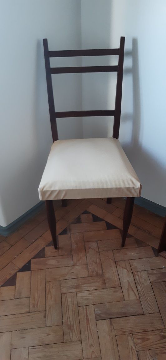 Cadeira vintage de madeira