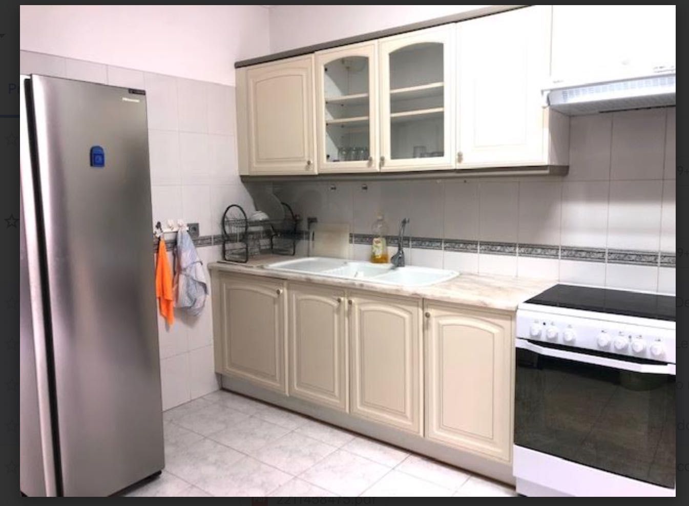 Quarto Sesimbra com muita luz, sossegado e varanda privativa.