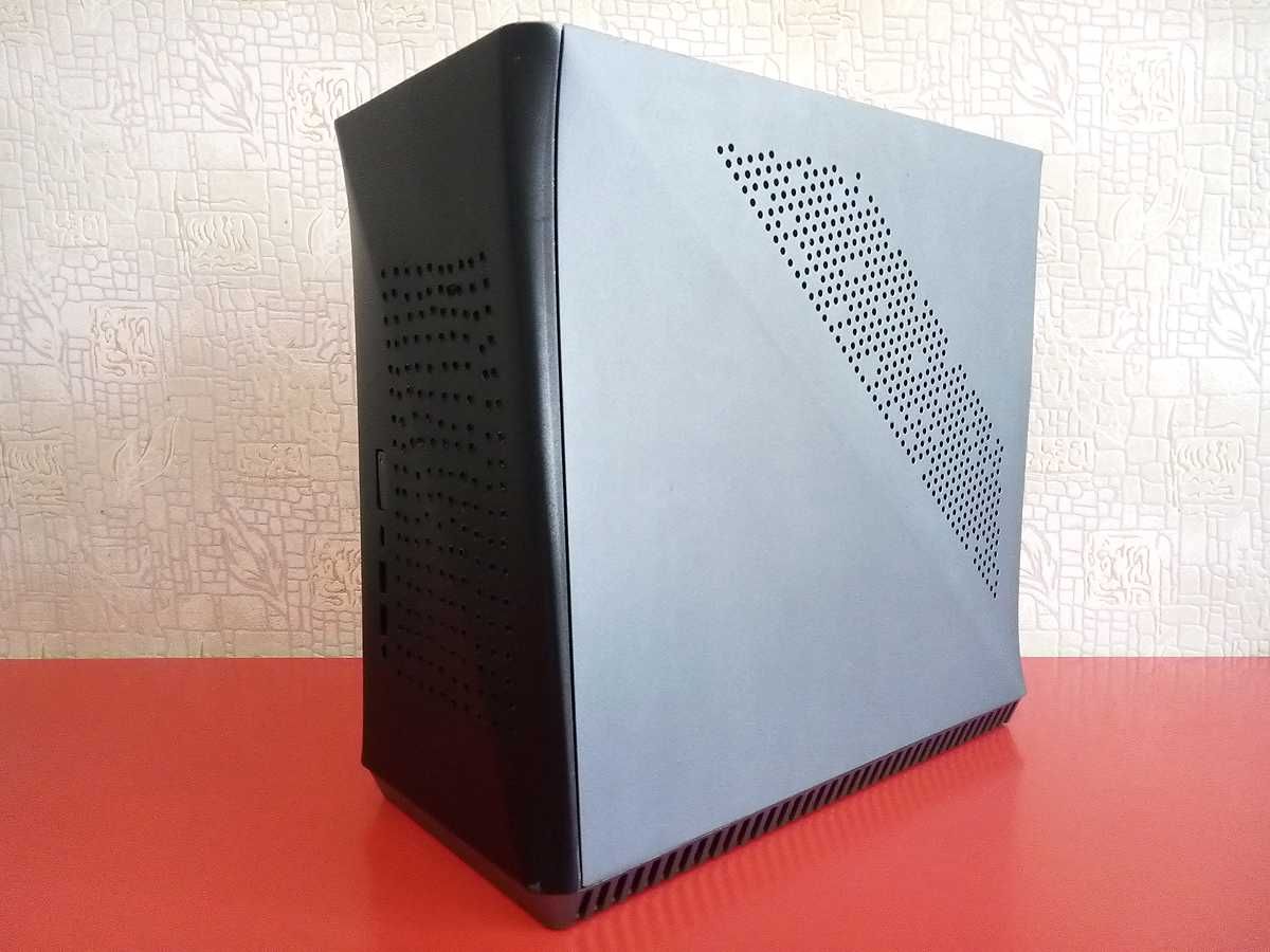 корпус Mini-ITX формата Fractal Design Era