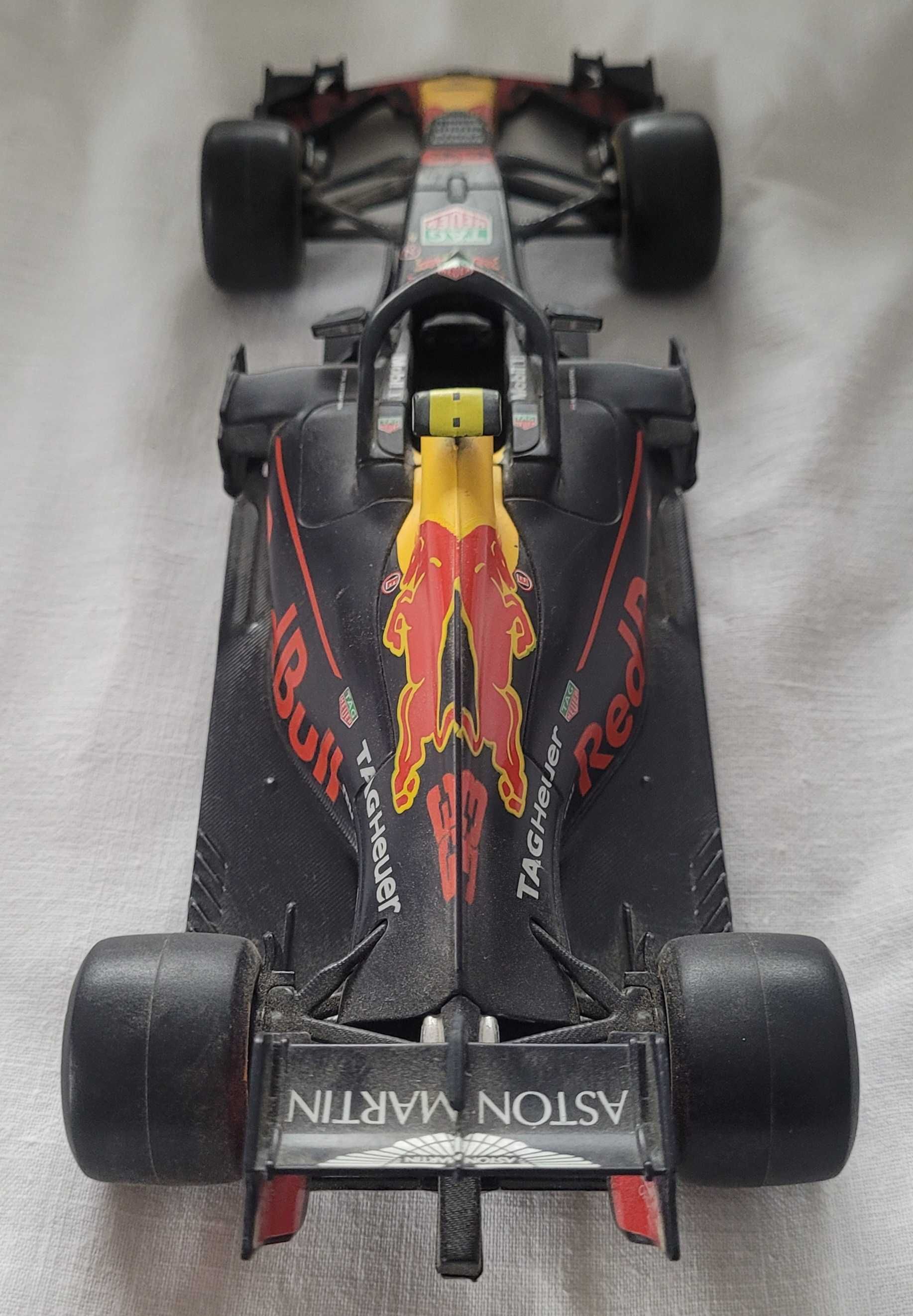 BBurago 1/24 - Red Bull Raicing TAG Heuer RB 14 bolid F1