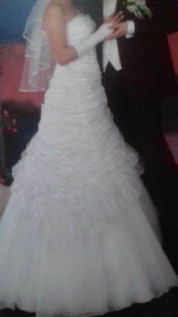 Piękna suknia ślubna w kolorze Ekri