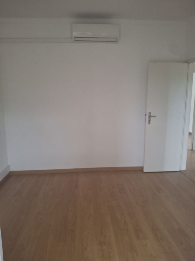 Aluga-se Quarto em Abrigada